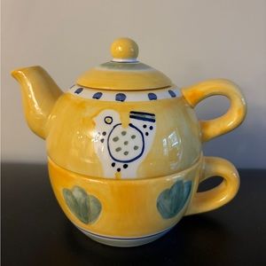1 person teapot and cup